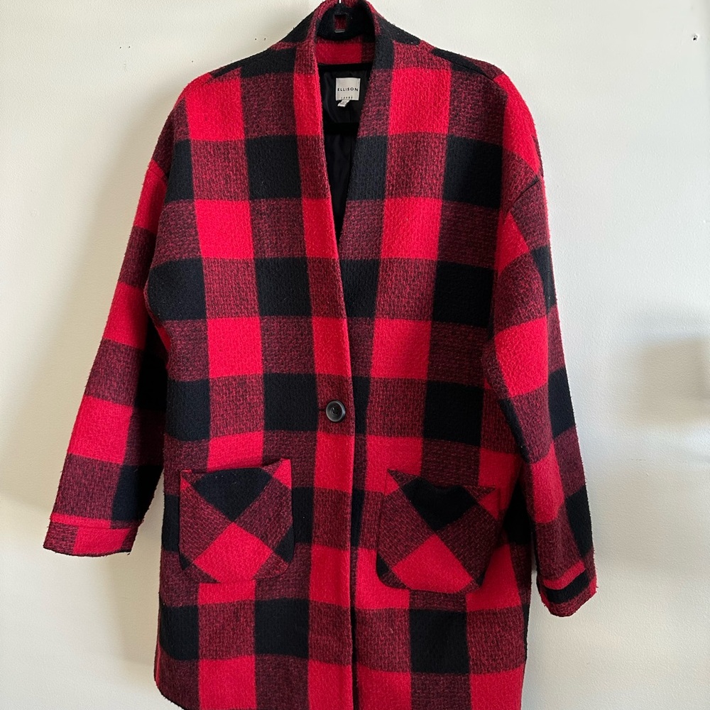 Women’s plaid coat, size L will blend,  with pockets, single button closure